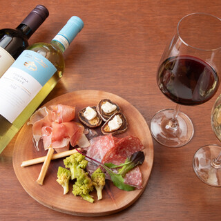 We are proud of over 40 types of wine and delicious appetizers ◆ You can also drink from lunch ◎