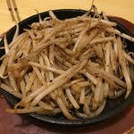 Taishuu Soba Izakaya Eizan - ピリ辛もやし炒め