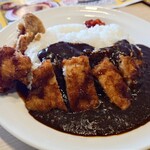 ガスト - 料理写真:うすカツブラックカレー900円ごはん特盛り+唐揚げトッピング150円税込