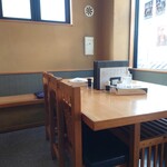 やぶ善 - 玄関入ってすぐ右の席。