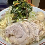 Ramen Jirou - 小ぶた（1,070円）＋ネギ（120円）＋ニラキムチ（120円）＋味付玉子（120円）、ニンニクコール