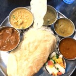 Indian Street Food & Bar GOND - ランチミールス(1400円)