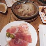 生ハム、チーズモツ煮