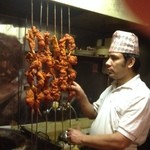 インド料理パラカス - タンドールで美味しく出来あがります♪