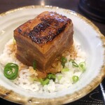 食煅 もみじ - 角煮飯 500円