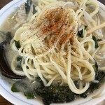 手打ちラーメン 恒 - 塩分強かった！味噌感や出汁感は薄め、肉は入ってません。