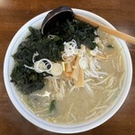 手打ちラーメン 恒 - 味噌らーめん大盛(月曜は大盛サービス) ＋わかめ