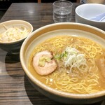 らーめん 福籠 - 味噌ラーメン大盛　もやしトッピング