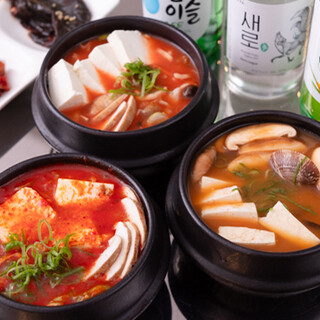 以韩式火锅和拌饭为代表的各种考究料理