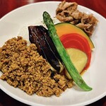 hinabemitaseito - 3月5日～FATCAMP×火鍋三田 成都コラボランチ〈薬膳シビ辛キーマカレー〉