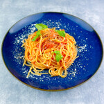 Pasta with basil and tomato sauce