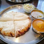 Andhra Dhaba - チーズナンカレー　1100円