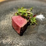 Bekki - ❻大分産米仕上げ牛肉
                        〜豊後・米仕上牛は、霜降りが入る黒毛和牛種に、赤身の肉質を持つホルスタイン種を掛け合わせた霜降りのバランスが良い牛肉。赤身の中にサシの旨味が凝縮されたステーキ。