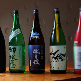 料理とも相性抜群の季節の日本酒を多彩にご用意！