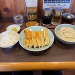 宇都宮みんみん - "ダブルスイライス"1,260円("焼餃子"360円2枚、"水餃子"360円1枚、"ライス"180円)おすすめ組み合わせ♪