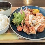 食堂 Eruma - C定食 人気のチキン南蛮（2つ）とたっぷりエビを使ったプリプリエビカツ（ごはんL）¥1250