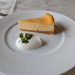 サンセット - デザート  自家製レアチーズケーキ