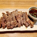 Izakaya Sazan - ステーキ　少々固めだけどすっごいボリューム　これで1380円だったと思う