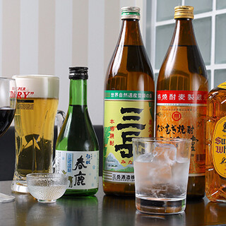 A wide variety of drinks, including sake comparisons ◆ Bar open after 10pm