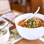 サリュート - 右側  ラグマンランチ    左側  ペリメニ風水餃子