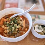 サリュート - 左側  ラグマンランチ     右側  ペリメニ風水餃子