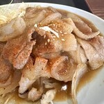 昭和ホルモン食堂 - 生姜焼きには一味！