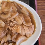 昭和ホルモン食堂 - 日替わり定食『生姜焼き』750円　右