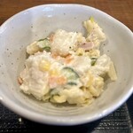 昭和ホルモン食堂 - 定食に付いてくるポテサラ！