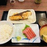 Sakura Shokudou - ブリ照り焼き定食とマグロ刺身(小)