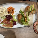 CAFE to BAR With - 画像だと伝わりにくいですが、結構ボリューミーなのでパスタセットよりお得感アリ(写真には無いがスープ付き)