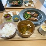 Gohan To Dashi Umamito Cafe - 