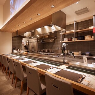 Indulge in delicious sake and delicious food in a bright, open and stylish space.