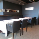 オーグードゥジュール ヌーヴェルエール - キッチン側の席です。