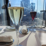 オーグードゥジュール ヌーヴェルエール - はじまりはシャンパンとぶどうジュースで。