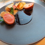 オーグードゥジュール ヌーヴェルエール - メインはフランス ペリゴール産仔牛のフィレのロースト。赤ワインのソースです。