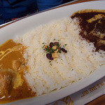 牛すじカレーとバターチキンのコンビ