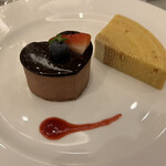 レストラン リビエラ東京 - ショコラムースとバウムクーヘン甘さ控えめ美味しいですね
