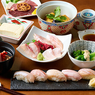 Enjoy the exquisite cuisine prepared by the owner who knows his hometown of Nemuro.