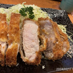 とんかつ 美とん - 燕楽カツ断面