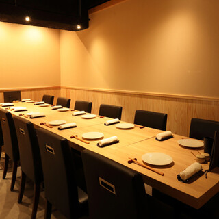 A space that can be used for a variety of occasions, from small to large groups.