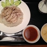 バンセーン アロイチンチン - カオマンガイ　蒸し鶏のせ生姜の炊き込みご飯