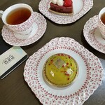 アトリエアルション - 紅茶:メリメロ　ケーキ: ピスターシュ　苺タルト