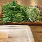 宍倉精肉店 - 野菜、箸休め程度ですね