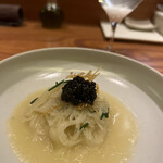 トムクリオーザ - ジャガイモの麺、チーズ、キャビア