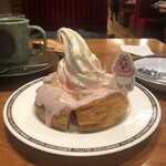 Komeda Ko-Hi-Ten - 桜咲くおぱんちゅうさぎのシロノワール（ミニサイズ） 810円（税込）