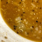 麺屋 志和家 - 背脂どころか、マジあぶらが散りばめられています！まいう〜！