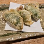 夜ノ焼魚 ちょーちょむすび - なめろうの天ぷら！大葉で巻いてあります