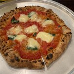 PIZZERIA　TATSU - オーソドックスなピザだか、生地もチーズもトマトも旨い