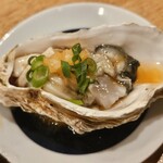 夜ノ焼魚 ちょーちょむすび - 生牡蠣