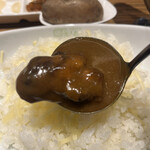 欧風カレー ガヴィアル - ミックスカレー１６５０円　※１６００円？。コンガリチキンが良き味わいです。辛口初体験でしたが、どっしりとした安定感があり、とーっても良かったです（╹◡╹）（╹◡╹）